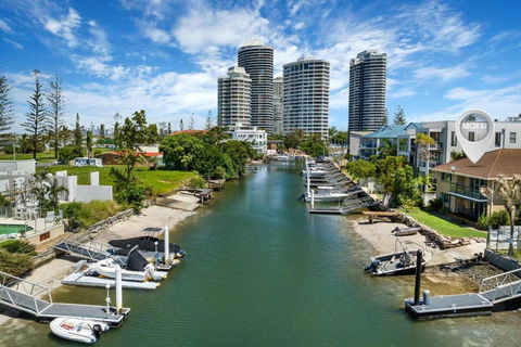 Runaway Bay Waterfront Delight - Accommodation Kalgoorlie 0