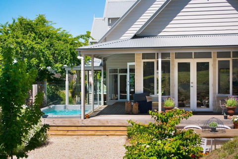 Sades - Accommodation Kalgoorlie 0