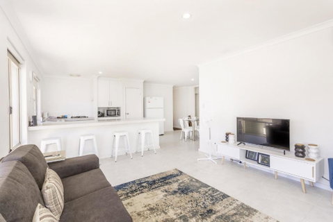 Safari Family Stay - EXECUTIVE ESCAPES - Accommodation Kalgoorlie 0