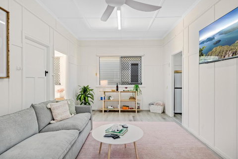 Sage Cottage! CBD Perfection! - Accommodation Kalgoorlie 0