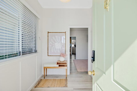 Sage Cottage! CBD Perfection! - Accommodation Kalgoorlie 3