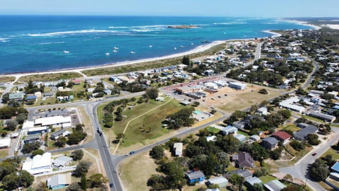 Sail House Overlooking Lancelins Main Park - Accommodation Kalgoorlie 1