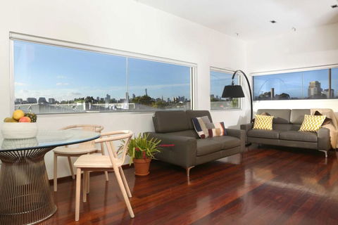 Saint George - The Townhouse - Accommodation Kalgoorlie 2