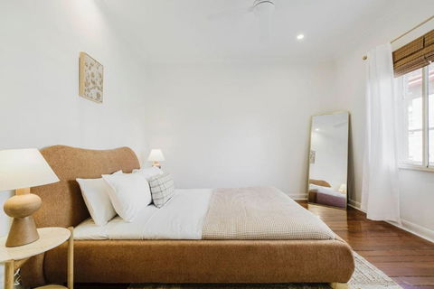 Salmon Calm - Trendy Velvet Allure By Albert Park - Accommodation Kalgoorlie 0