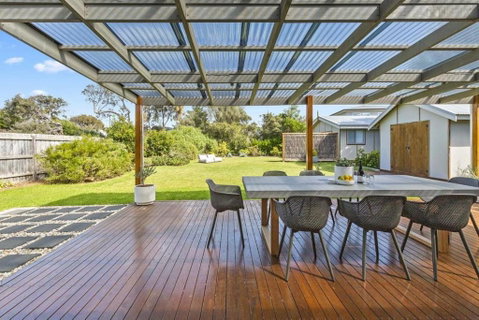 Salt Air Beach Retreat - 280m Walk To Foreshore, Check Out 5pm Sunday! - Accommodation Kalgoorlie 2