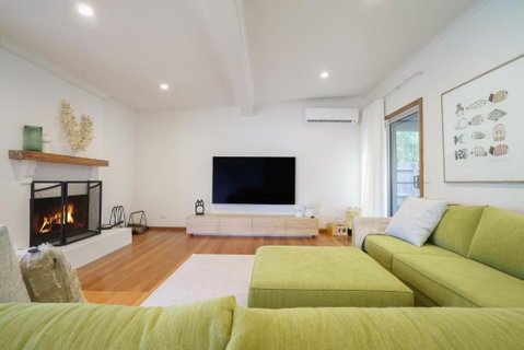 Salt Air Beach Retreat - 280m Walk To Foreshore, Check Out 5pm Sunday! - Accommodation Kalgoorlie 3