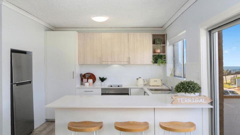 Salt Life Short Walk To Beach, Shops Cafes Accom Holidays - Accommodation Kalgoorlie 1