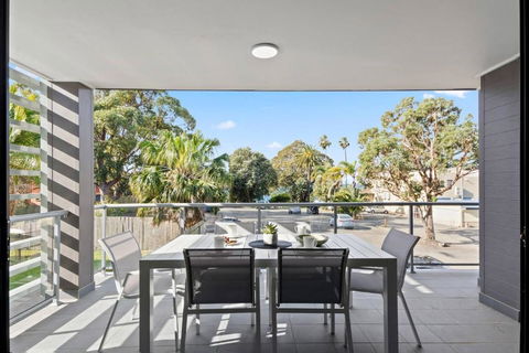 Saltwater Escape - Contemporary Seaside Stunner - Accommodation Kalgoorlie 3