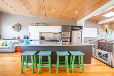 Saltwater 5 - Sleeps 8 - Close To Main Beach - Accommodation Kalgoorlie 1