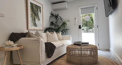 SALTY PALMS -Seaside Studio Apartment - Accommodation Kalgoorlie 3