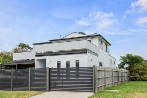 Sanctuary Lodge By Ready Set Stay - BYO LINEN & TOWELS - Accommodation Kalgoorlie 2