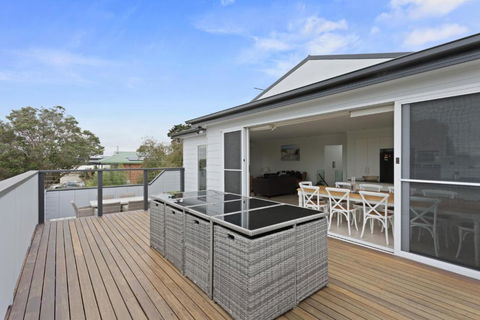 Sanctuary Lodge By Ready Set Stay - BYO LINEN & TOWELS - Accommodation Kalgoorlie 0