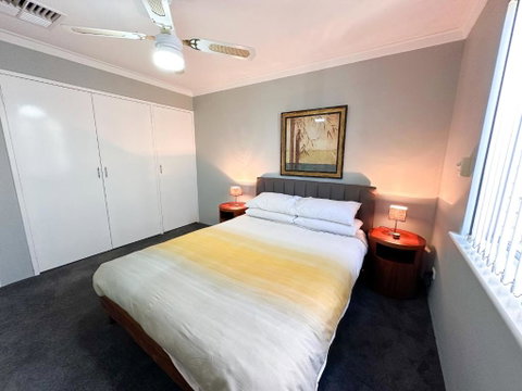 Rockingham Palace - Accommodation Kalgoorlie 0