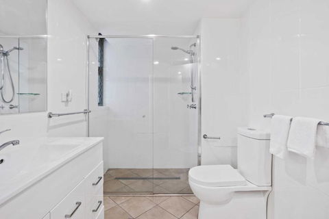 Sandown - Hosted By Burleigh Letting - Accommodation Kalgoorlie 1
