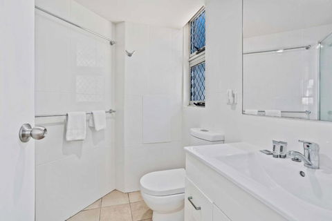 Sandown - Hosted By Burleigh Letting - Accommodation Kalgoorlie 2