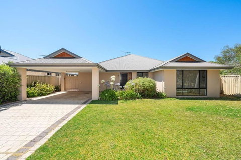 Sandpiper House - Family & Pet Friendly - Accommodation Kalgoorlie 0