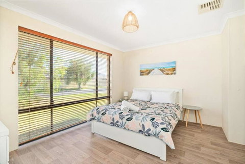 Sandpiper House - Family & Pet Friendly - Accommodation Kalgoorlie 3
