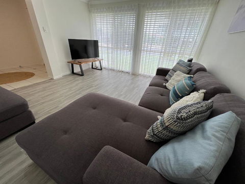 Sandstone Point 4-bedroom Home - Accommodation Kalgoorlie 2