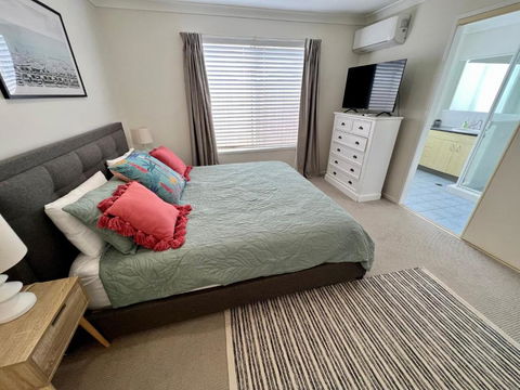 Sandstone Point 4-bedroom Home - Accommodation Kalgoorlie 3