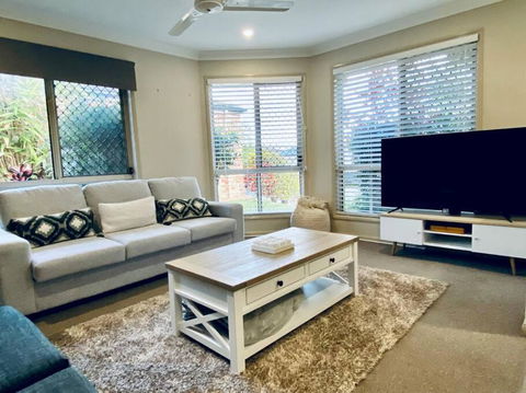 Sandstone Point Holiday Home - Accommodation Kalgoorlie 0