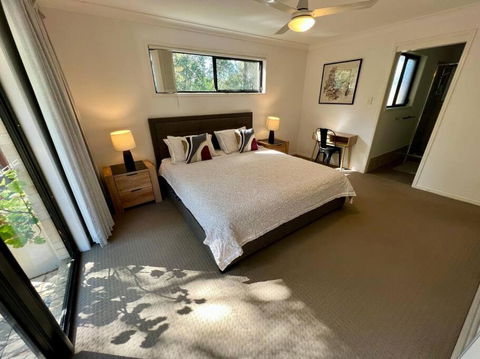 Sandstone Point Sleeps 10, 4-bedroom Home - Accommodation Kalgoorlie 3
