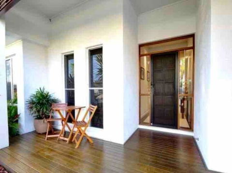 Sandstone Point Luxury 5 Bedroom Home - Accommodation Kalgoorlie 3