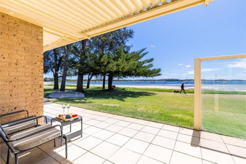 Sandy Beach House Corlette Unit 1 Waterfront WI-FI Aircon - Accommodation Kalgoorlie 2