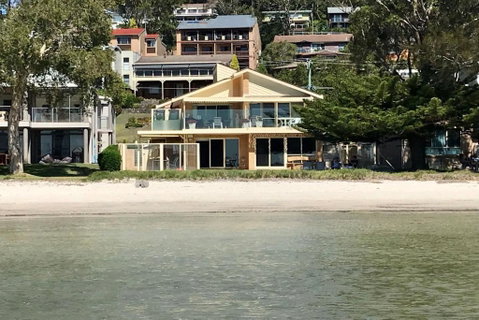 Sandy Beach House Corlette Unit 1 Waterfront WI-FI Aircon - Accommodation Kalgoorlie 0