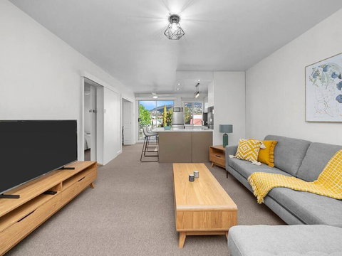 Sandy Bay Apartment With Hobart River View, Near UTAS - Stroll To Cafes And Shops - Accommodation Kalgoorlie 2
