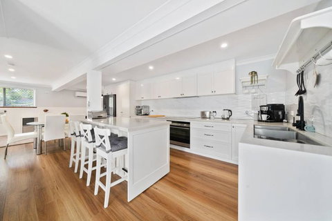 Spacious Home, Pool, Sauna Fits 10ppl - Accommodation Kalgoorlie 1