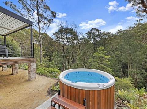 Stunning Peaceful Holiday Haven With Waterfall - Accommodation Kalgoorlie 0