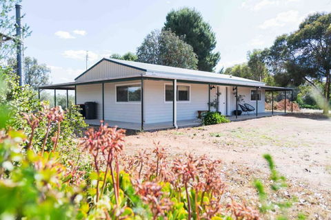 The Bungalow Cottage - Accommodation Kalgoorlie 3