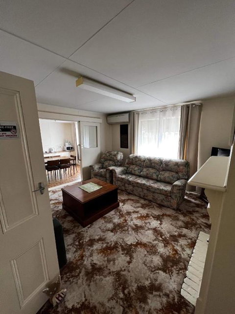 The Crooked Cottage - Accommodation Kalgoorlie 2