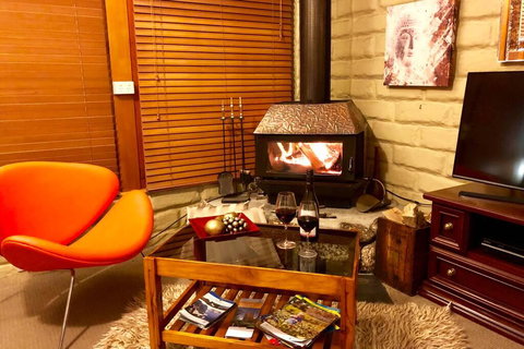 BEAUTIFUL RETREAT - 20 Mins To CBD And Only 10 Mins To MONA! - Accommodation Kalgoorlie 3