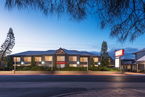 Bellevue On The Lakes - Accommodation Kalgoorlie 0