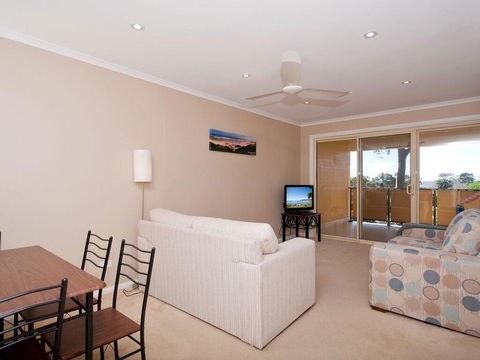 Bellima Beach House', 9 Jackson Close - Huge Duplex With Air Con And Fabulous Views - Accommodation Kalgoorlie 3
