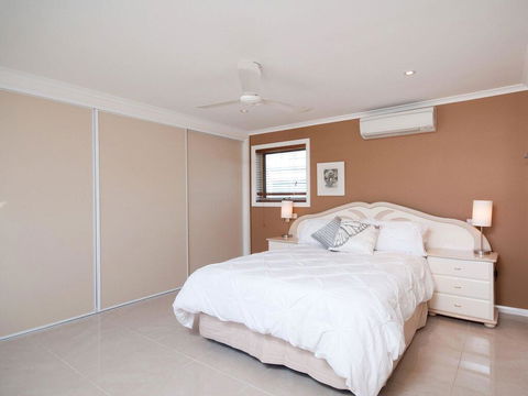 Bellima Beach House', 9 Jackson Close - Huge Duplex With Air Con And Fabulous Views - Accommodation Kalgoorlie 1