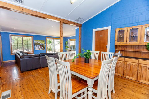 Best Central House - SLEEPS 11 !! - Accommodation Kalgoorlie 0