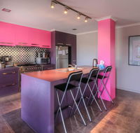 Birdland - Bold unique and modern - Accommodation Kalgoorlie