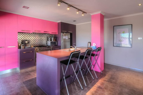 Birdland - Bold, Unique And Modern - Accommodation Kalgoorlie 0