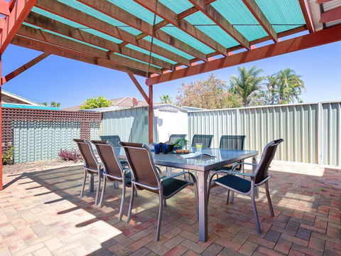 Blue Bay, 83a Rocky Point Road - Foxtel & Air Conditioning Downstairs - Accommodation Kalgoorlie 2