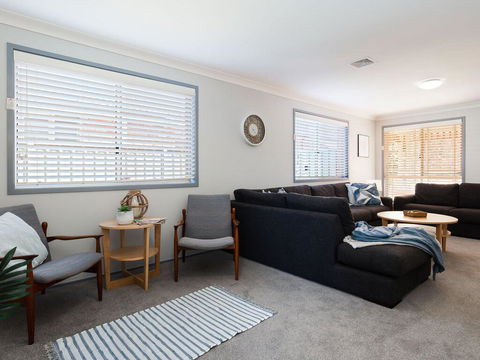 Blue Bay, 83a Rocky Point Road - Foxtel & Air Conditioning Downstairs - Accommodation Kalgoorlie 1