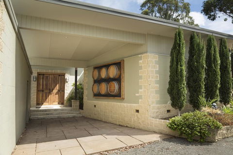 Blue Cliff Retreat - Accommodation Kalgoorlie 3