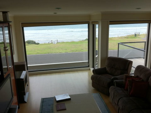 Boathouse Holiday House - Accommodation Kalgoorlie 2