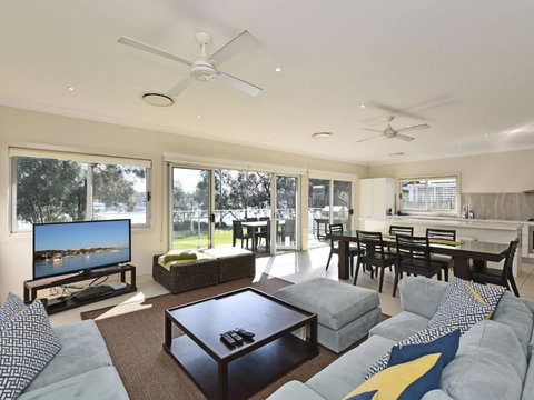 Wangi Lakehouse - Accommodation Kalgoorlie 3
