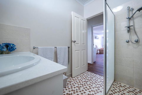 Warmth House Nr Airport 2rooms 5beds Yard N Parking - Accommodation Kalgoorlie 3