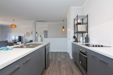 Xanadu - Aldinga Beach - C21 SouthCoast Holidays - Accommodation Kalgoorlie 3