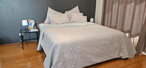Private King Bed Guest Suite - Accommodation Kalgoorlie 1