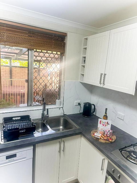 Queen Of The Desert Villa Secure & Gated 2 Bdrm Home - Accommodation Kalgoorlie 2