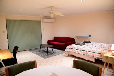 Spacious Studio In AliceSprings QueenBed+KSAirbed - Accommodation Kalgoorlie 1